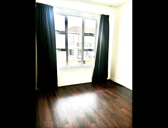 2 BEDROOM APARTMENT FOR SALE IN BRYANSTON